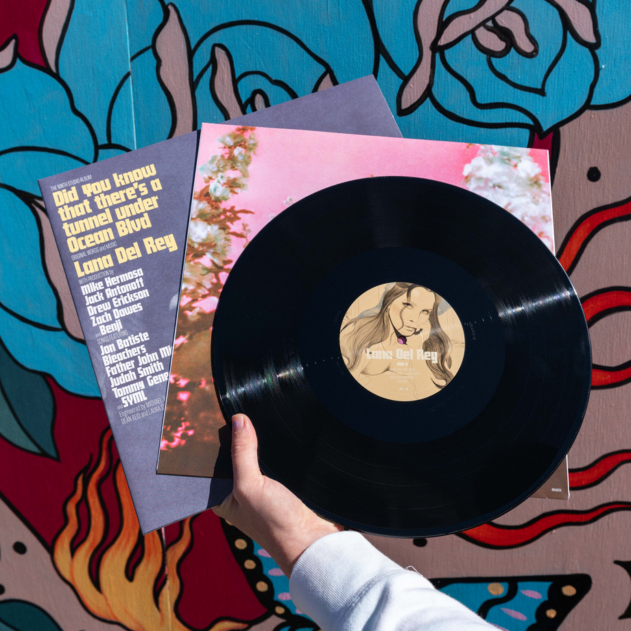 Lana del rey there’s a store tunnel under ocean pink vinyl